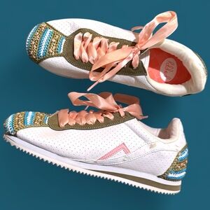 Poppy Crochet Memory Foam White Running Shoes Size 9